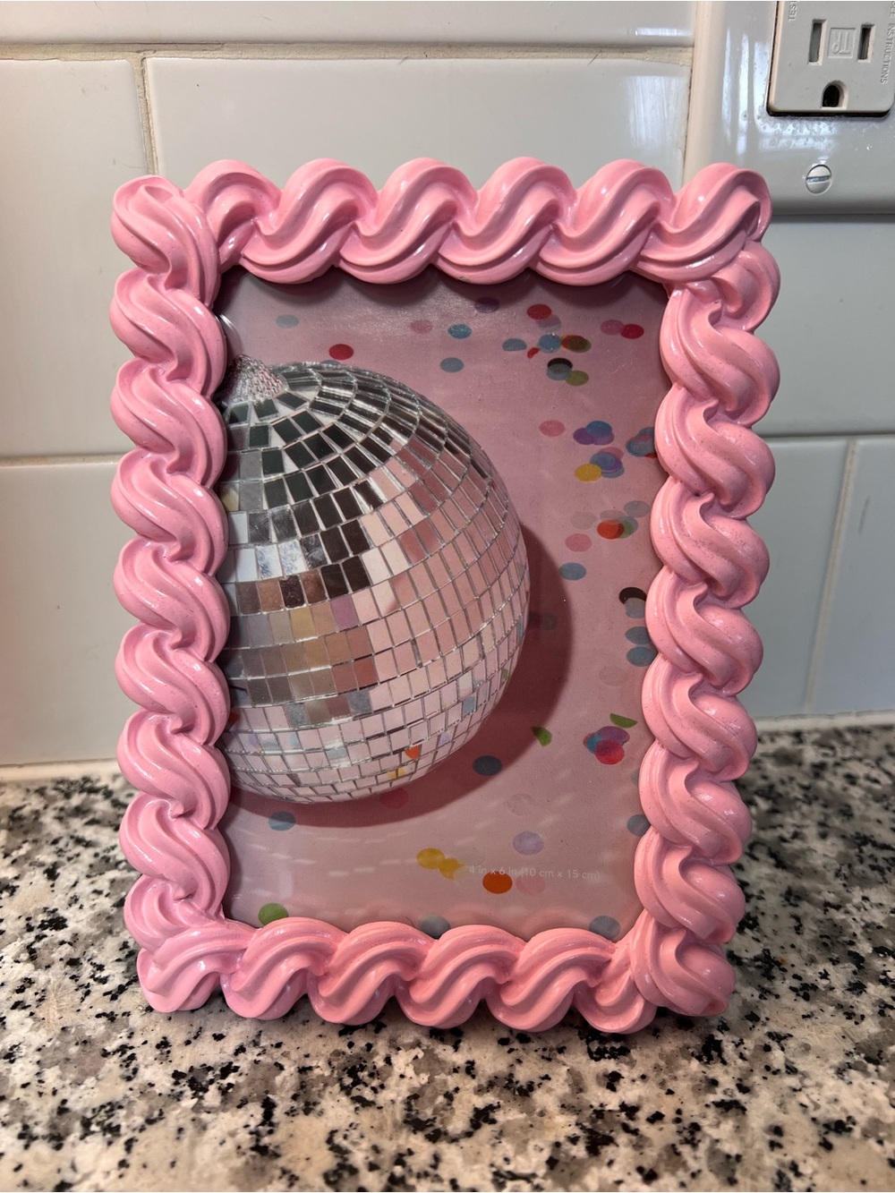 🪩 Pink Decorative Swirl Picture Frame - Home Accents 🪩 NWOT
